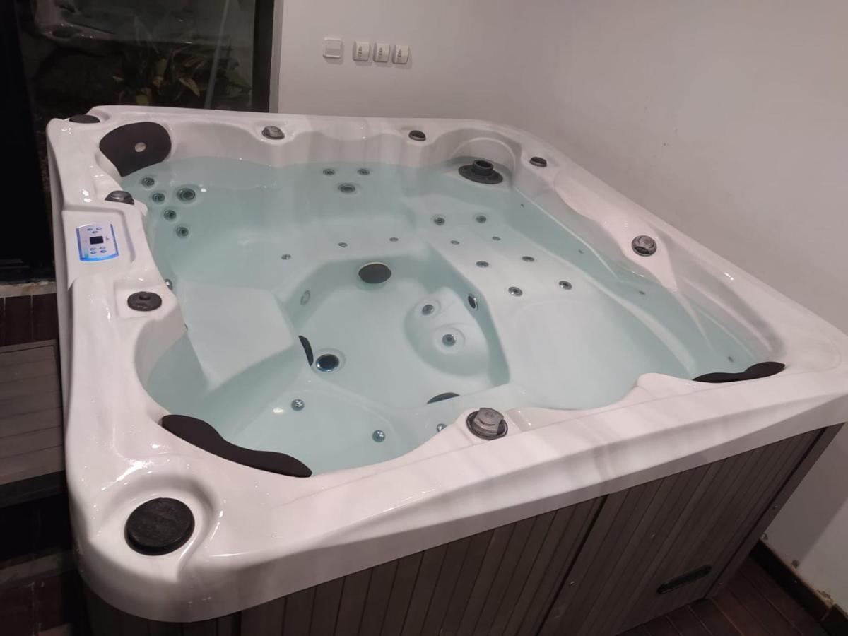 Casa Ceca De La Playa Y Barcelona, Con Piscina Climatizada Y Jacuzzi Vallromanes Exterior foto