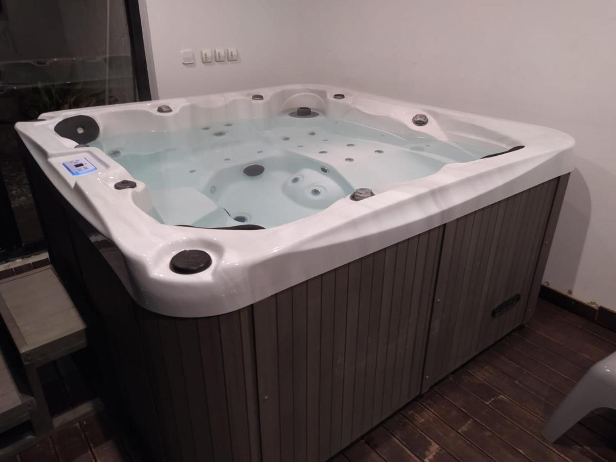 Casa Ceca De La Playa Y Barcelona, Con Piscina Climatizada Y Jacuzzi Vallromanes Exterior foto