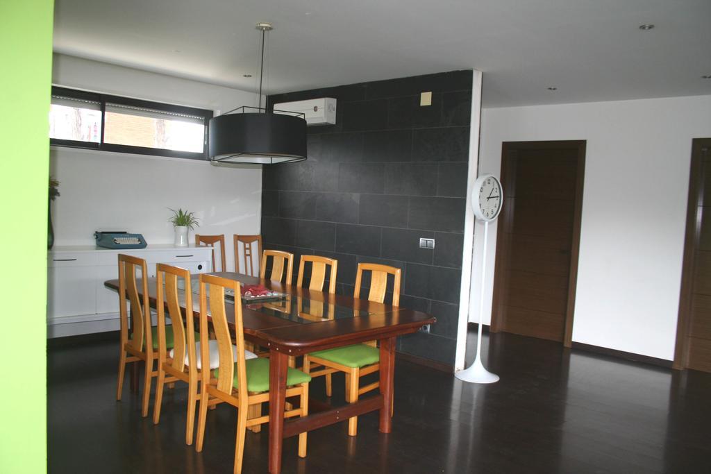 Casa Ceca De La Playa Y Barcelona, Con Piscina Climatizada Y Jacuzzi Vallromanes Exterior foto