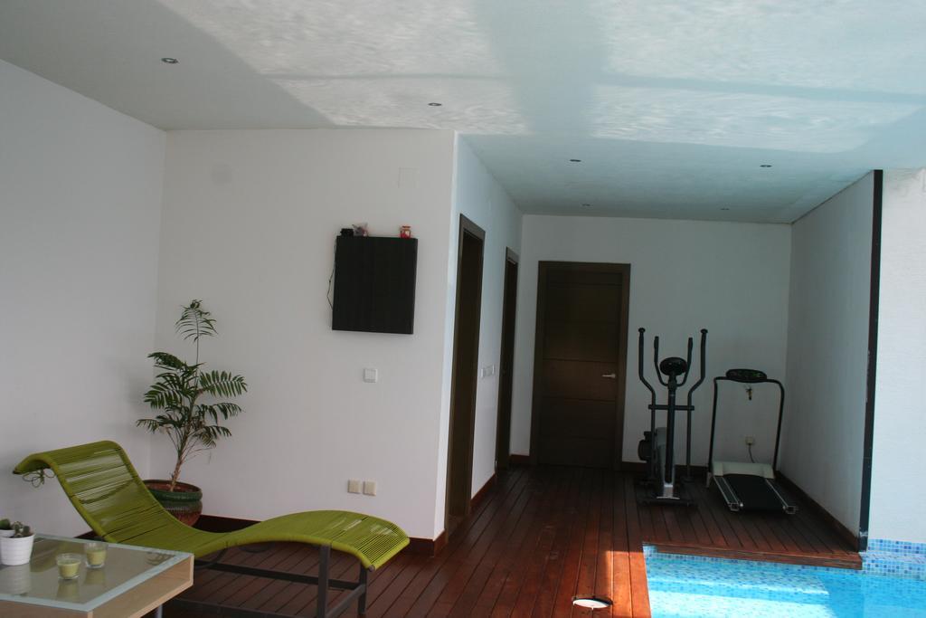 Casa Ceca De La Playa Y Barcelona, Con Piscina Climatizada Y Jacuzzi Vallromanes Quarto foto